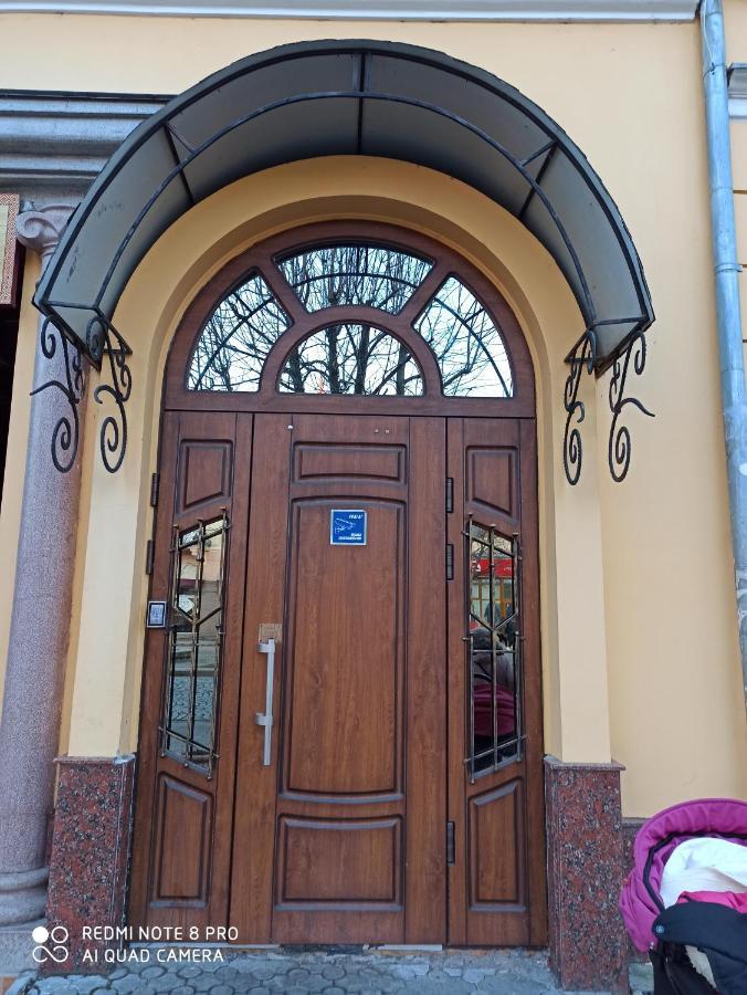 Стильні Апартаменти На Ратушній Площі Mukacheve Exterior photo